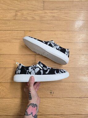Woolloomooloo | Byron black white tropical floral wool sneakers | WMS 6